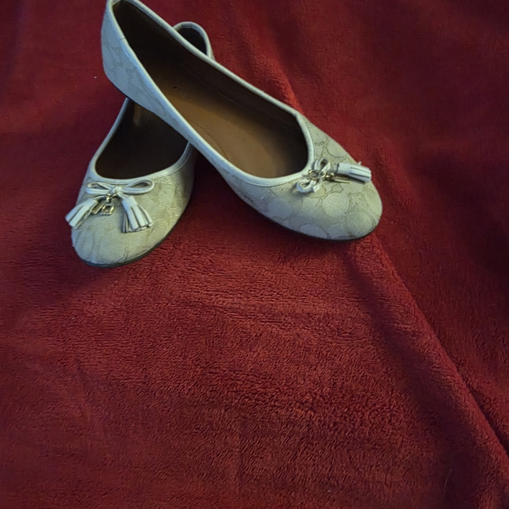Chic Women's Flats with Tassel Detail